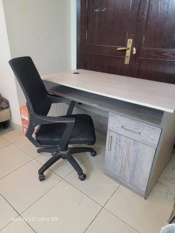 office table and revolving chair 6