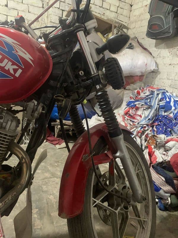 Suzuki GS 150, 4 stroke in new condition 10/10, WhatsApp 03014545221 4