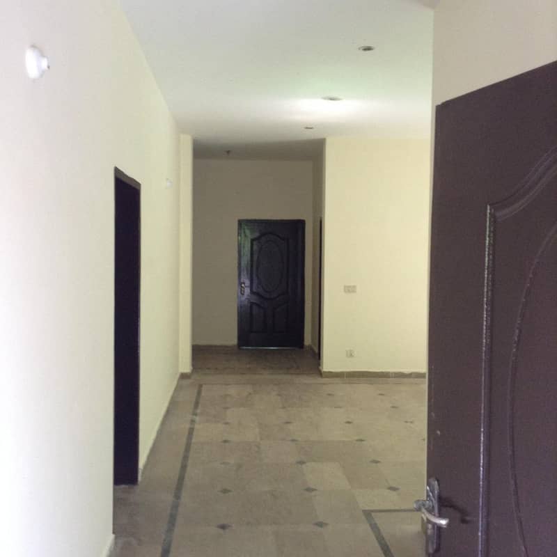 Architect Society Near Abdul Star Eidi Road Block N3 1 Kanal Upper Portion Available For Rent 0