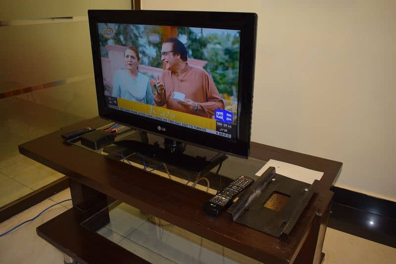 BRAND NEW CONDITION LG LED 26 INCHES. . . . GIFT 0