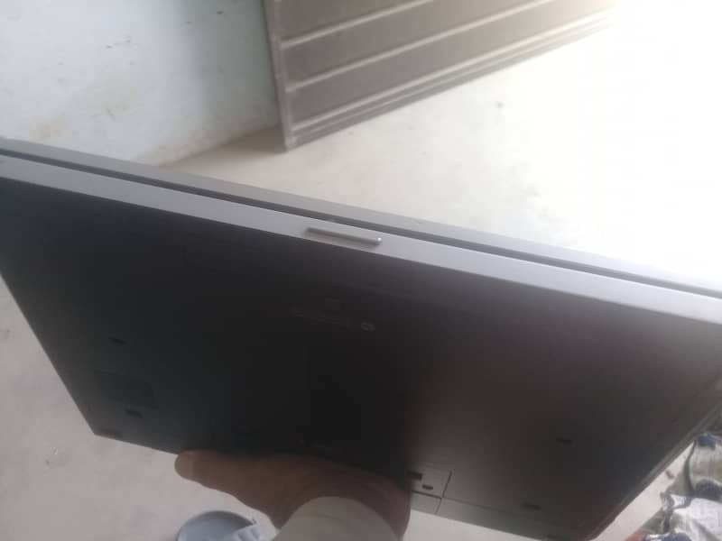 i7 2620 2nd gen 8gb ram 120 gb ssd  320 gb hard  disk dedicated gpu 7