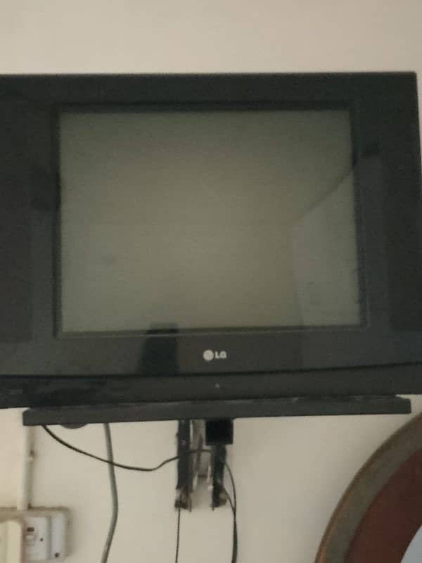 LG flat screen tv good colors no fault 0
