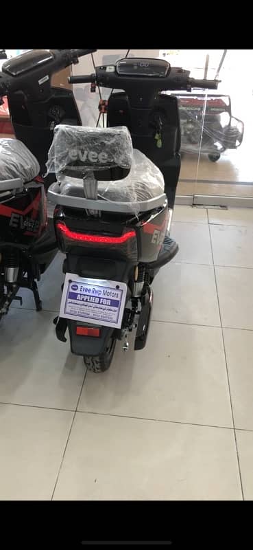 Evee nd United Electric Scooty 0