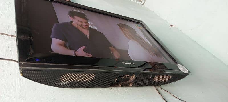 Skyworth 32 inch lcd 1