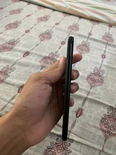 Samsung A32, only  screen issue. price is negotiable