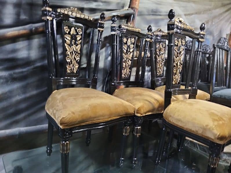 six chairs 0