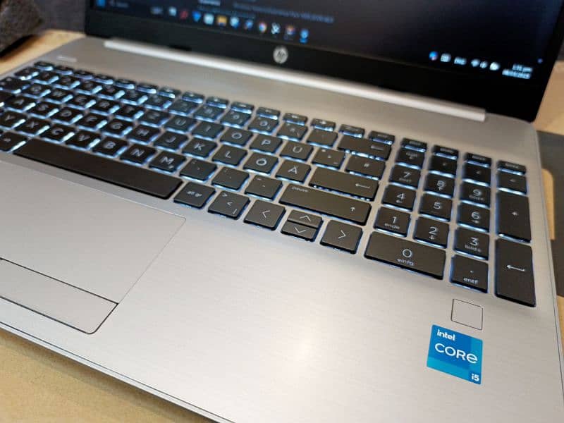 HP i5-12th gen. 16GB RAM, 512GB SSD 6