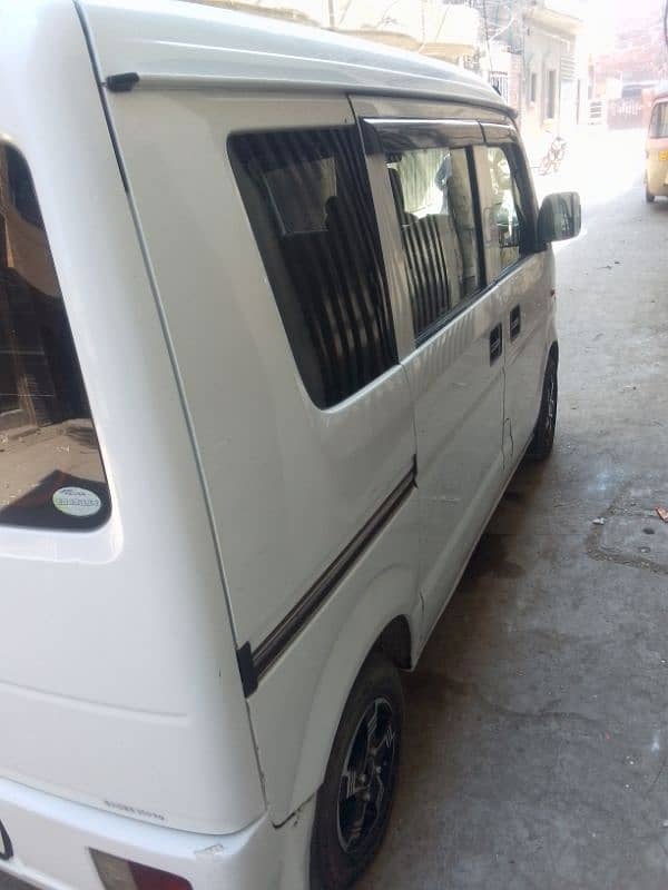 Suzuki Every 2013 3