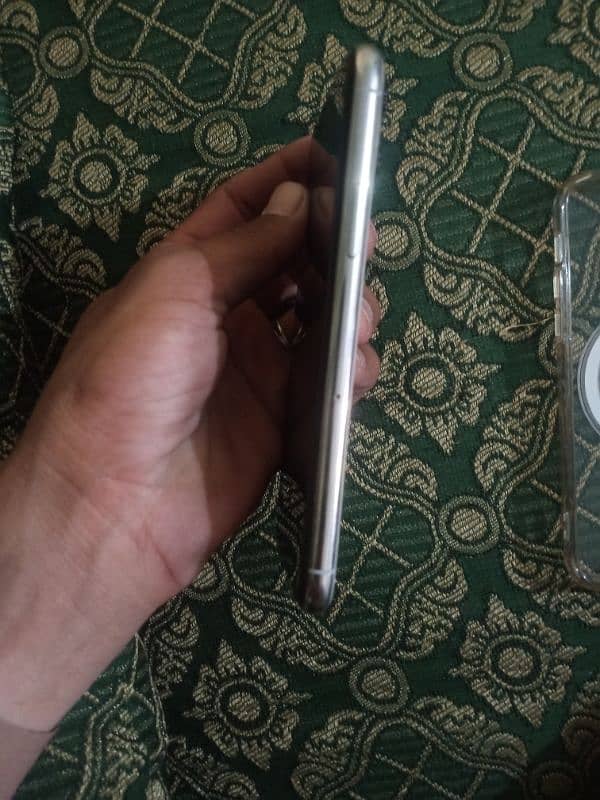 iPhone 11pro nonpta 10by10conditionbattery health94 with boxandcharger 3