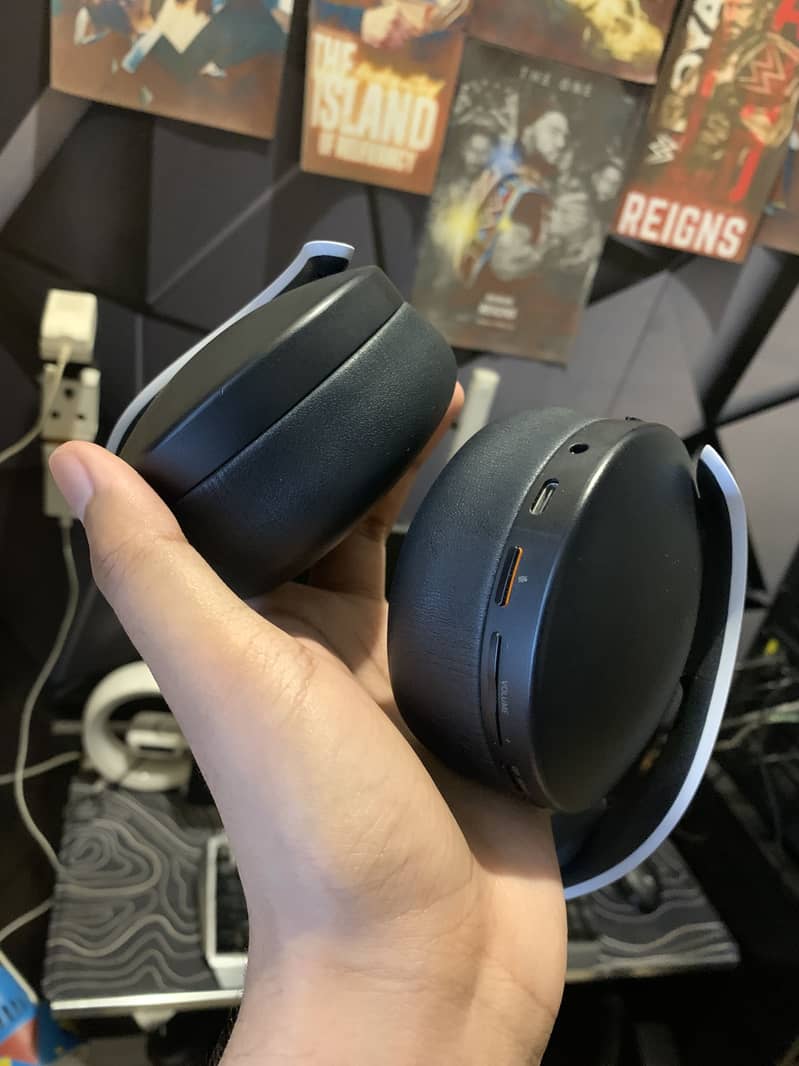 PlayStation Pulse 3D with AUX 1