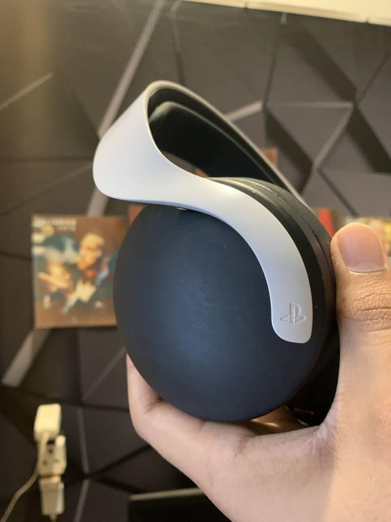 PlayStation Pulse 3D with AUX 2