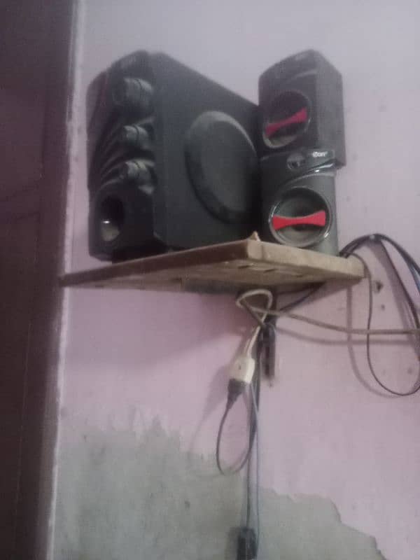 sell my LCD no any fauit with speaker 2