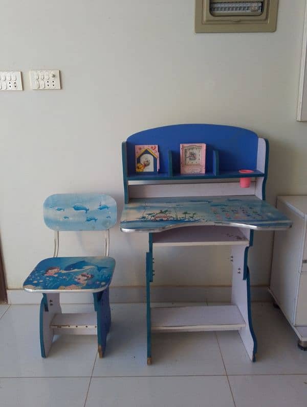 Dolphin Printed Cartoon Table Chair for Childrens 0