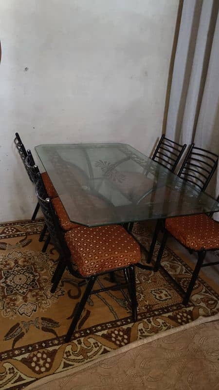 6 seater dining table in good condition 0