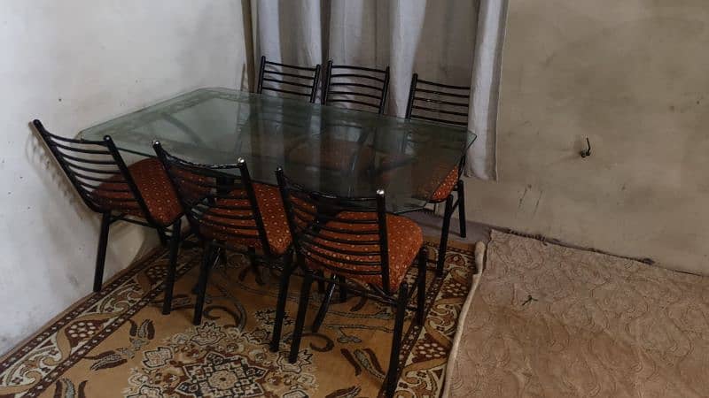 6 seater dining table in good condition 1