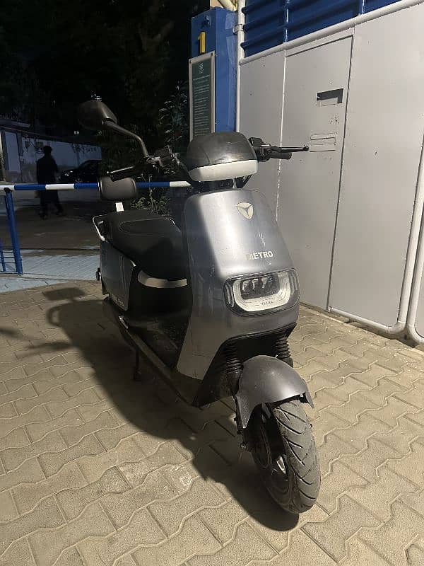 metro yadea  e8s pro 2