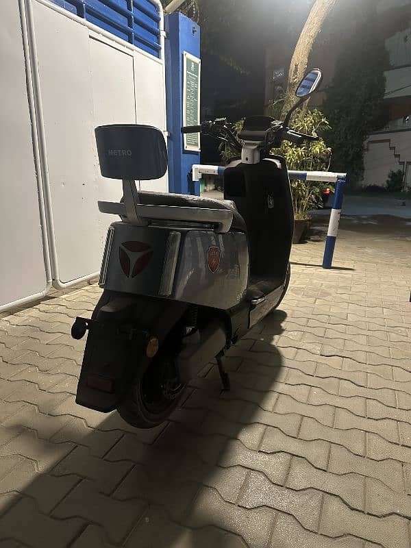 metro yadea  e8s pro 3