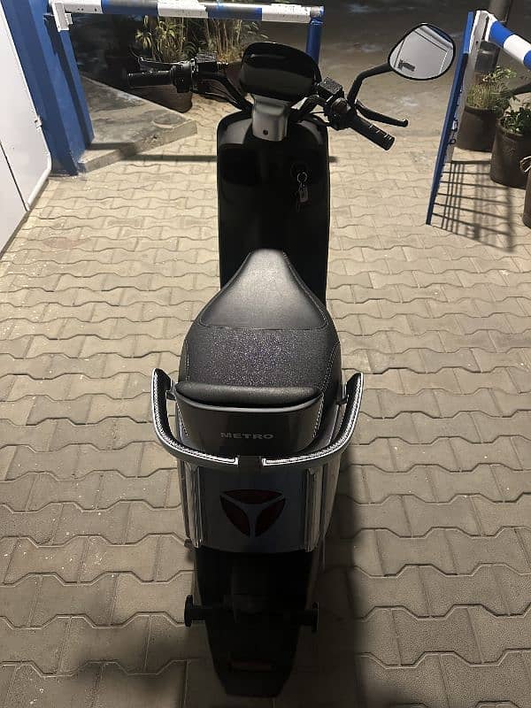 metro yadea  e8s pro 4