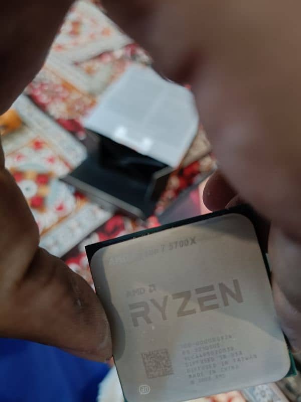 AMD Ryzen 5700x with Box 1