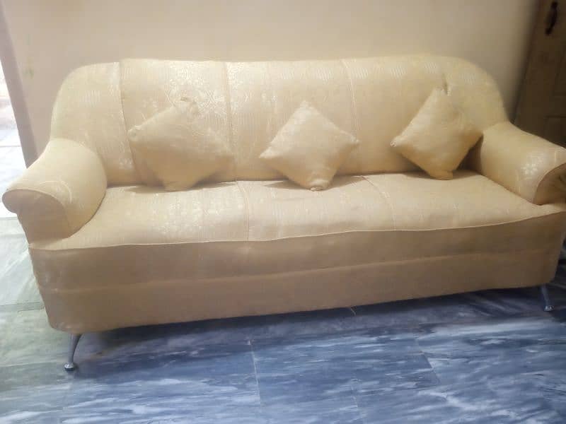 5 setr sofa kse mjbore k tehat sale Karna chah rhy hn 1