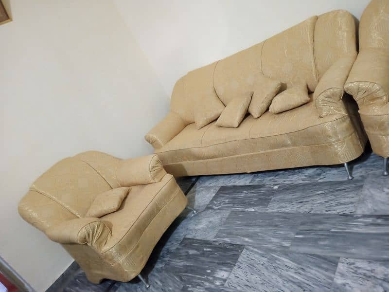 5 setr sofa kse mjbore k tehat sale Karna chah rhy hn 2