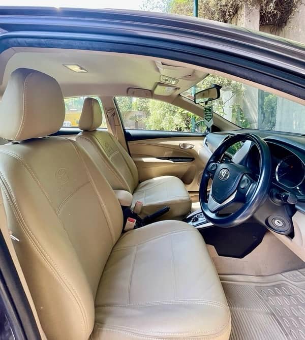 Toyota Yaris 2022 4