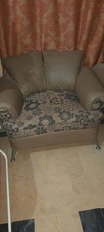 Sofa For Sale in Low Rate Urgent Sale 3