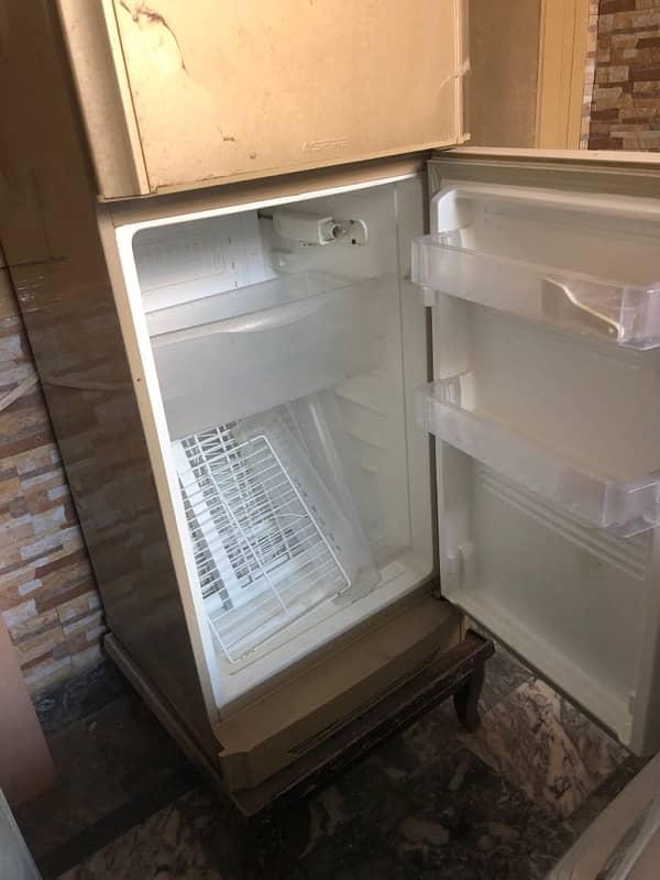 Fridge for sell (PEL) 3