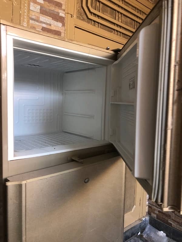 Fridge for sell (PEL) 4