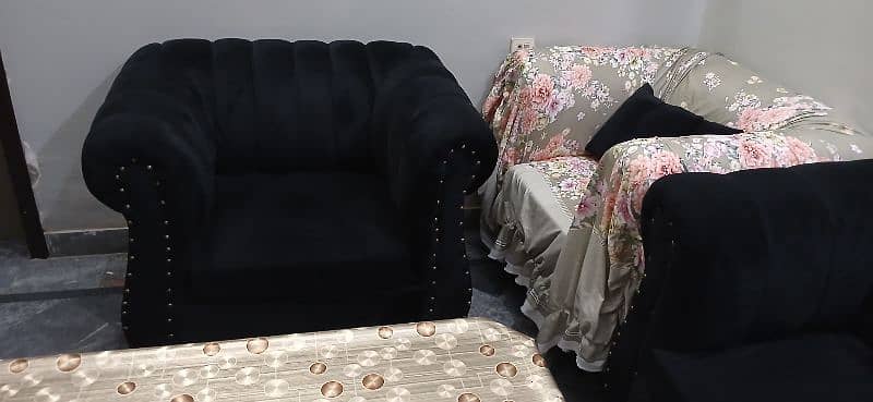 a brand new sofa set for sale 5 sitr 1