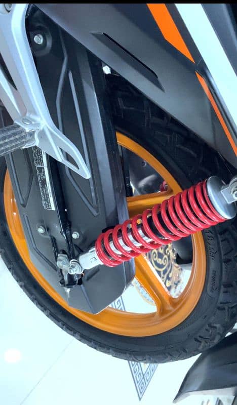 HONDA CB 150F {TUBELESS TYRE} 8