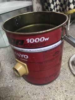 Sanyo 1000 Watt Vacuum Cleaner 6 yards cord length Pipe+Brush