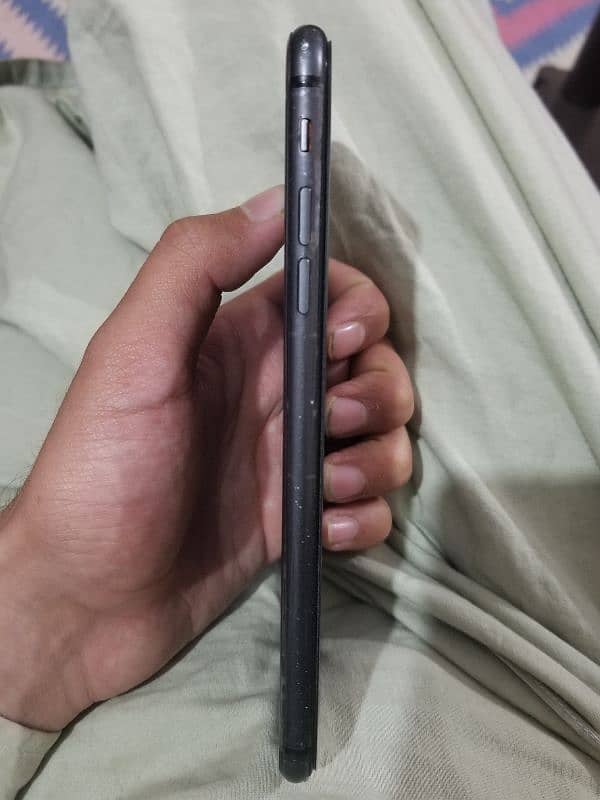 iphone 8 plus 256 gb pta approved 7