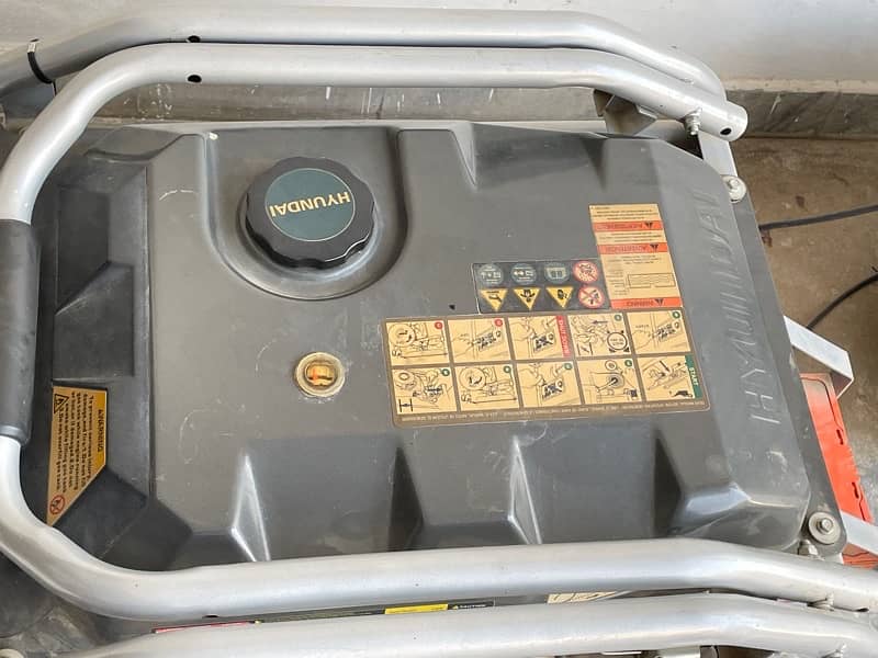 hyundai generator 6.5 kw just like new only 30 days used 1