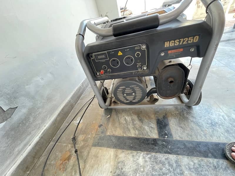 hyundai generator 6.5 kw just like new only 30 days used 4