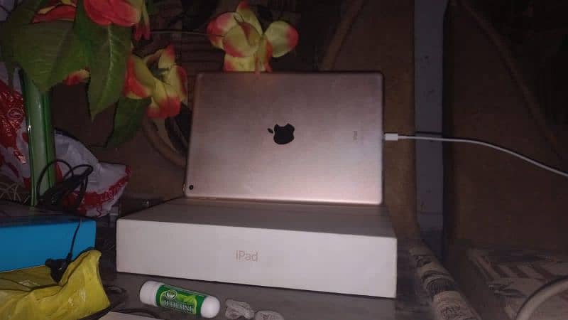 ipad 8 generation 10/8 with box 0