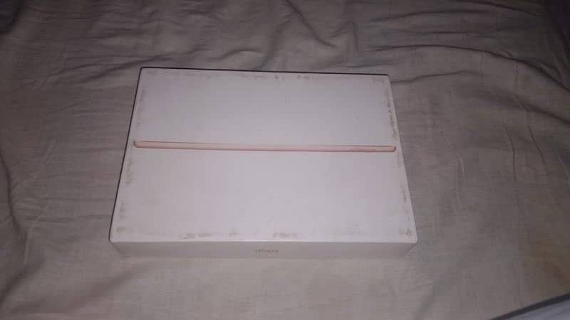 ipad 8 generation 10/8 with box 3