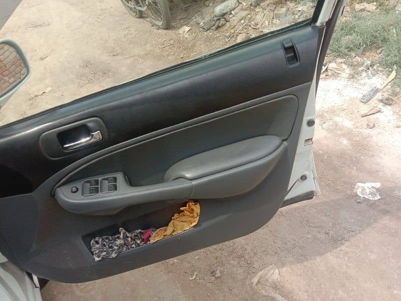 Honda Civic EXi 2005 4