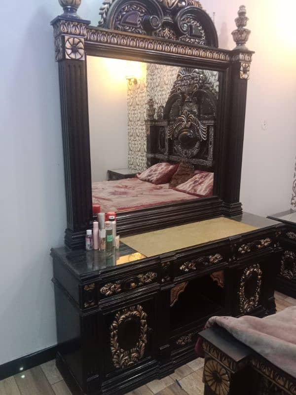 pure wooden King Bed for sale urgent 0