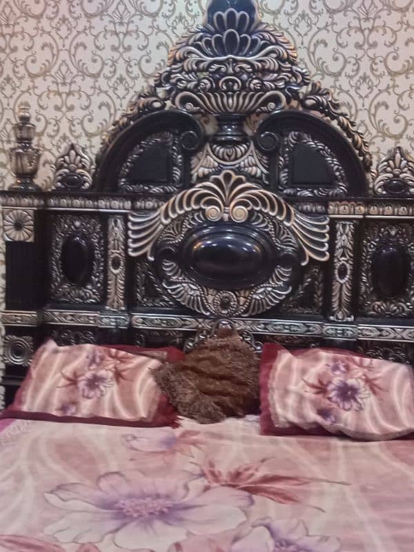 pure wooden King Bed for sale urgent 3