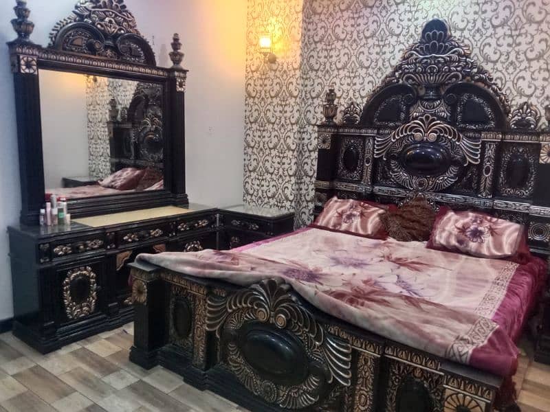 pure wooden King Bed for sale urgent 4