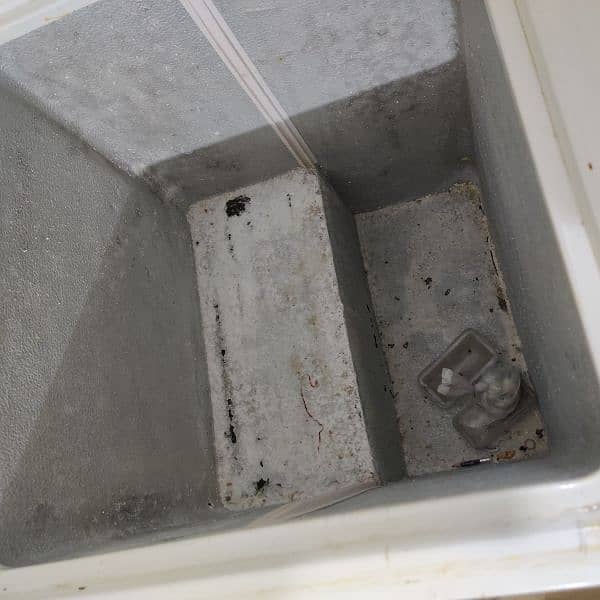waves double door freezer in good condition 2