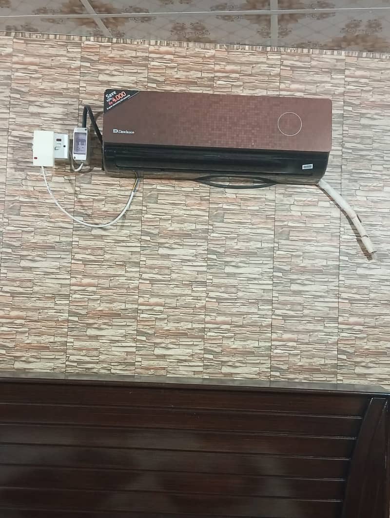 Home used 1 Ton Dawlance AC T3 type Model No. DAC-12GT3K 1