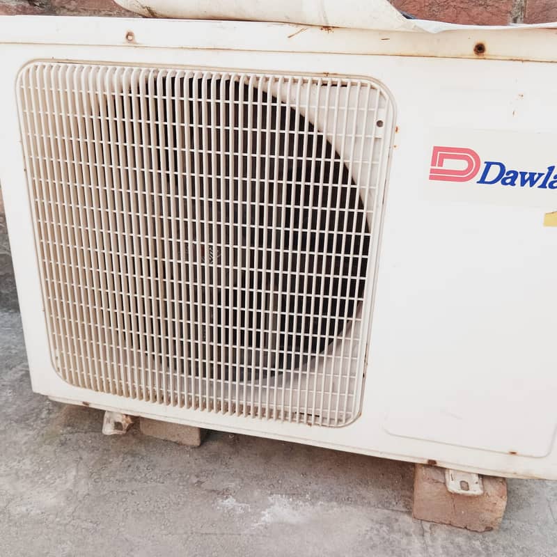 Home used 1 Ton Dawlance AC T3 type Model No. DAC-12GT3K 2