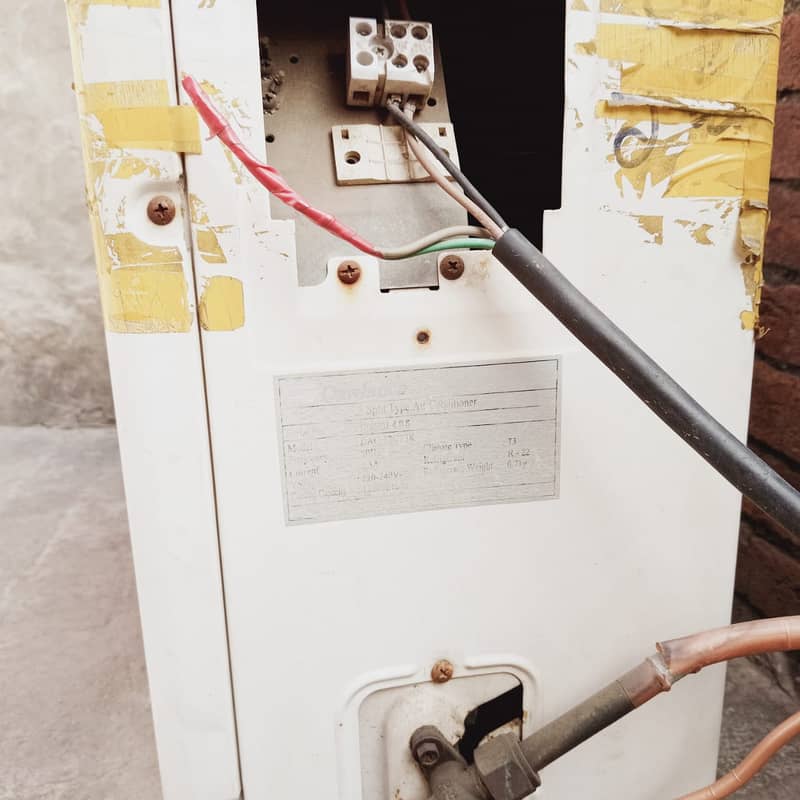Home used 1 Ton Dawlance AC T3 type Model No. DAC-12GT3K 3