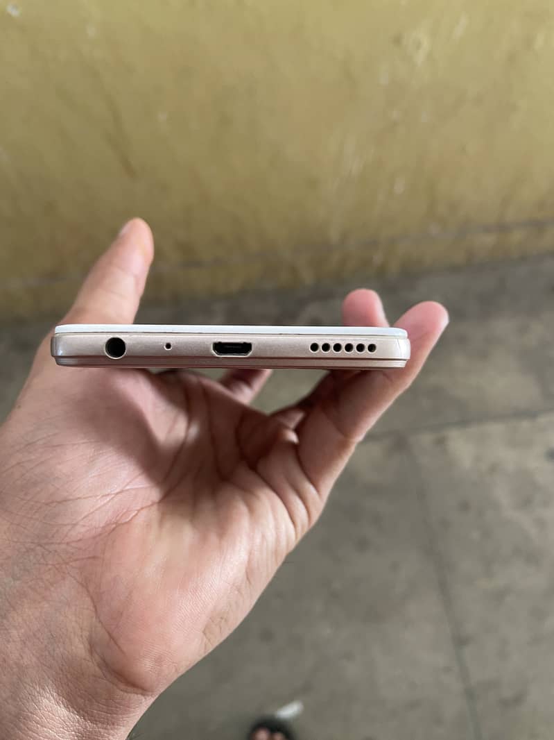 Oppo A57 0
