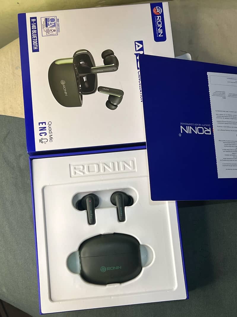 Earbuds Ronin R140 just box open 0