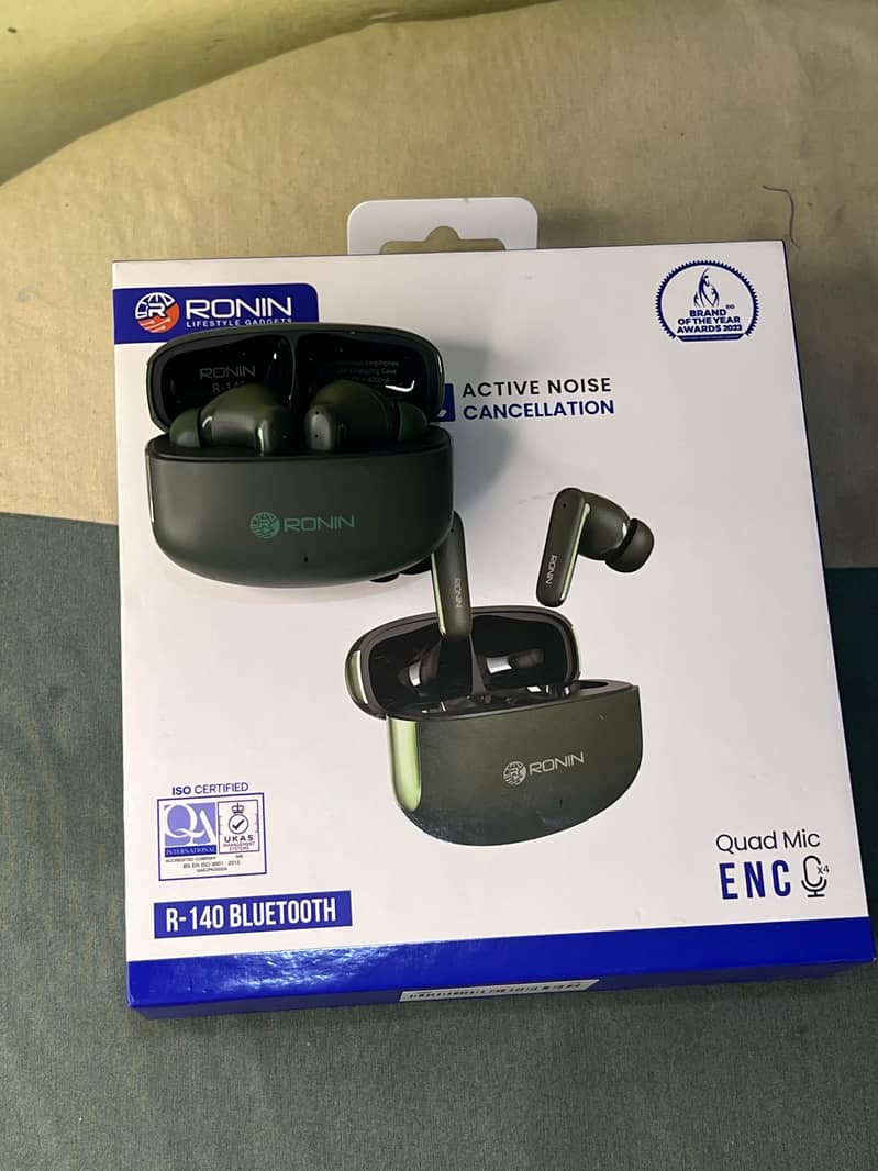 Earbuds Ronin R140 just box open 4