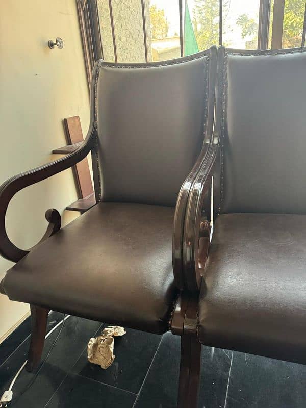 2x Single Sofas and 2 x Exective Chairs 4