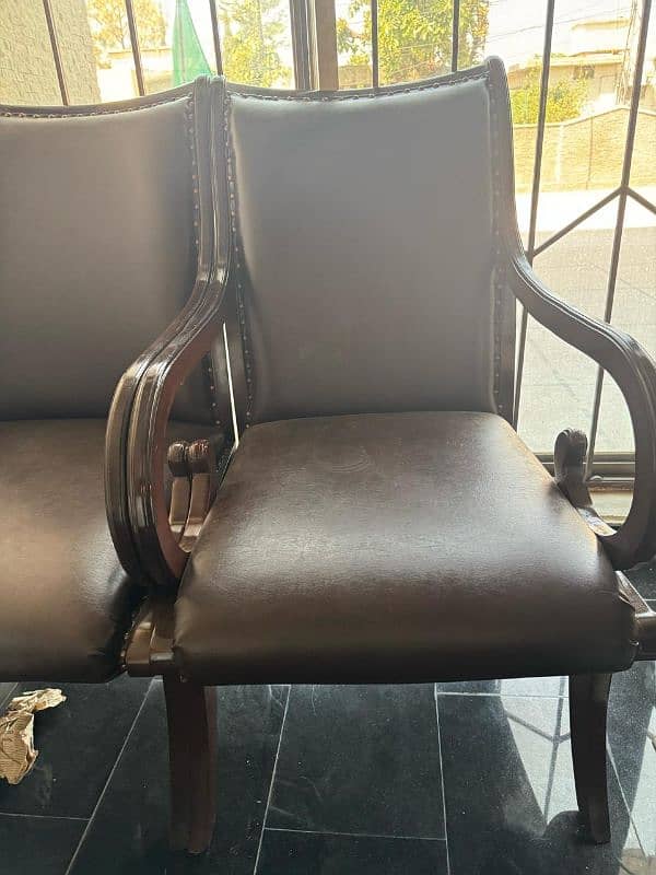 2x Single Sofas and 2 x Exective Chairs 5